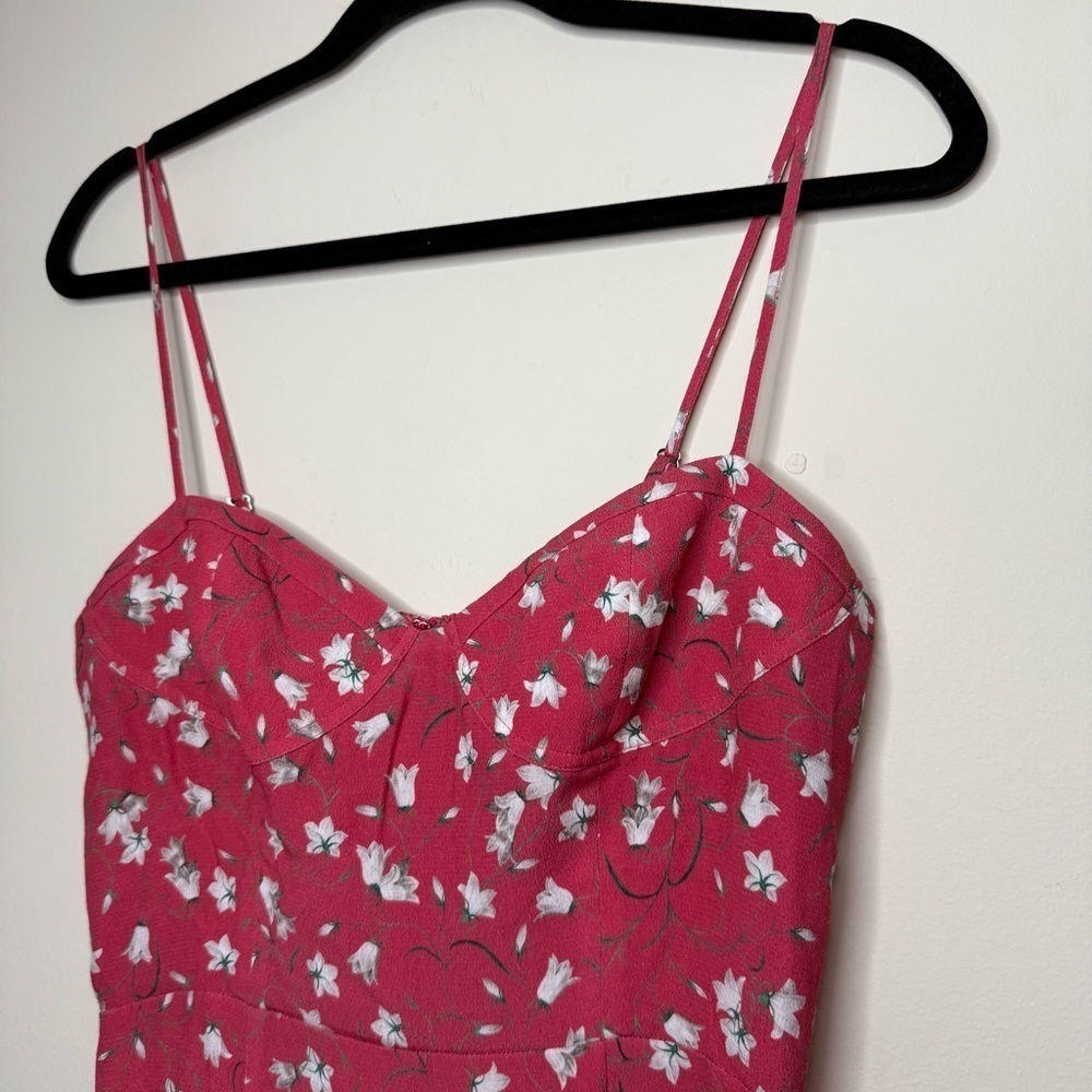 ARITZIA SUNDAY BEST Viola Cottagecore Floral Thigh Slit Midi Dress in Cerise - Picture 4 of 11